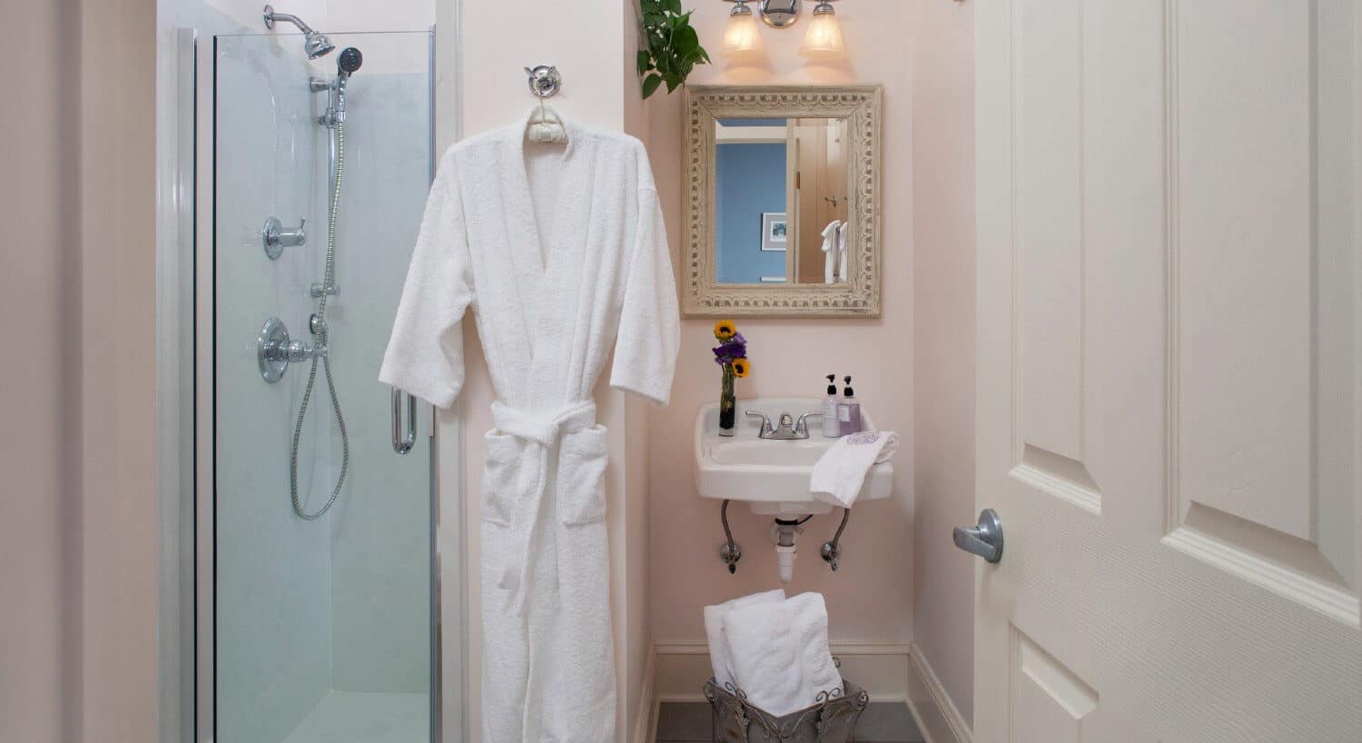 Charlottesville VA Virginia - THE BILTMORE - UVA - The Corner Bath Towel